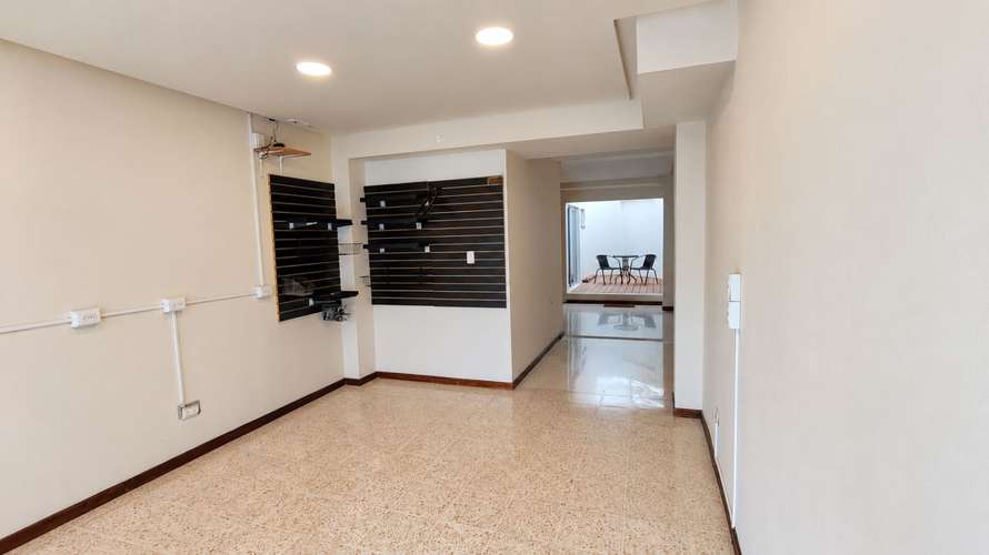 Alquiler de Local en Barrio Otoya San José con Cocina y Terraza
