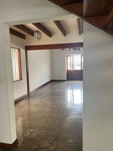 Escazu casa de  4 dormitorios y oficinaTrejos m barrio para caminarPet friendly - Imagen 11