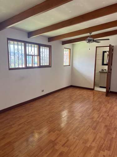 Escazu casa de  4 dormitorios y oficinaTrejos m barrio para caminarPet friendly - Imagen 9