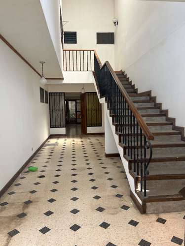 Escazu casa de  4 dormitorios y oficinaTrejos m barrio para caminarPet friendly - Imagen 5