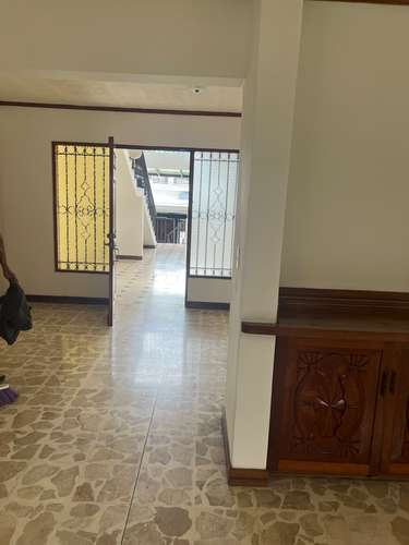 Casa de tamaño de antes! Trejos montealegre, escazu! Muy ricos espacios para vivir! Cocina renovada 800.000 seguridad - Imagen 10
