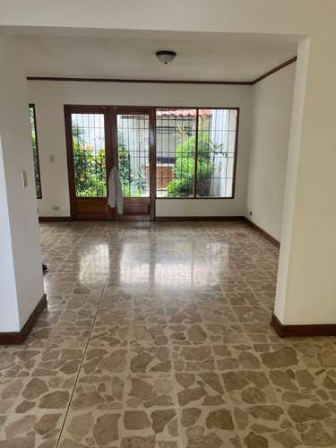 Casa de tamaño de antes! Trejos montealegre, escazu! Muy ricos espacios para vivir! Cocina renovada 800.000 seguridad - Imagen 8