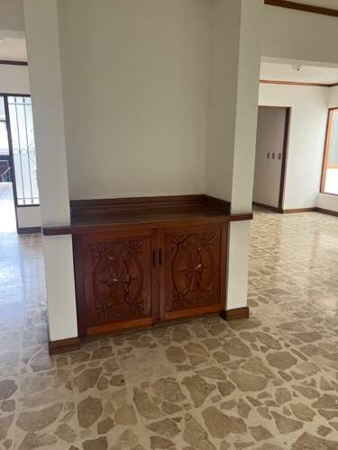 Casa de tamaño de antes! Trejos montealegre, escazu! Muy ricos espacios para vivir! Cocina renovada 800.000 seguridad - Imagen 11