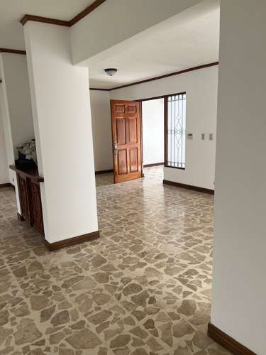 Casa de tamaño de antes! Trejos montealegre, escazu! Muy ricos espacios para vivir! Cocina renovada 800.000 seguridad - Imagen 7