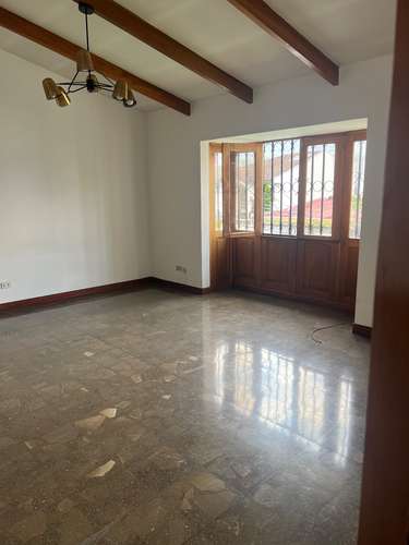Casa de tamaño de antes! Trejos montealegre, escazu! Muy ricos espacios para vivir! Cocina renovada 800.000 seguridad - Imagen 18