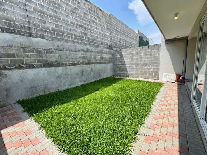 Alquiler en Guachipelin 3-10! Lujosa casa esquinera con amplio jardín y acabados modernos en condominio estilo resort - Imagen 14