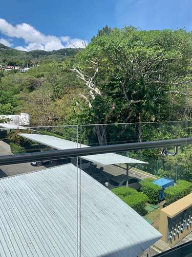 Apartamento a la par de Montana Escazu y Vista a San Jose . Incluye rooftop en ultimo piso.