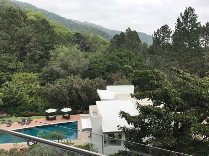Apartamento a la par de Montana Escazu y Vista a San Jose . Incluye rooftop en ultimo piso.