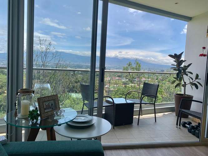 Apartamento a la par de Montana Escazu y Vista a San Jose . Incluye rooftop en ultimo piso.