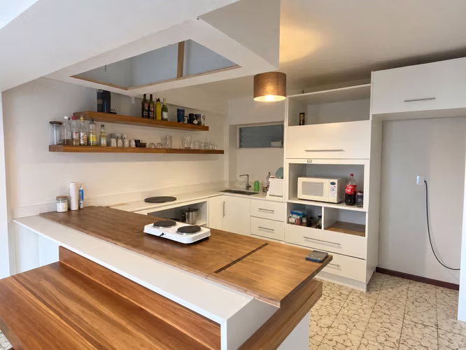 Se alquila apartamento en Barrio Amón - Imagen 2