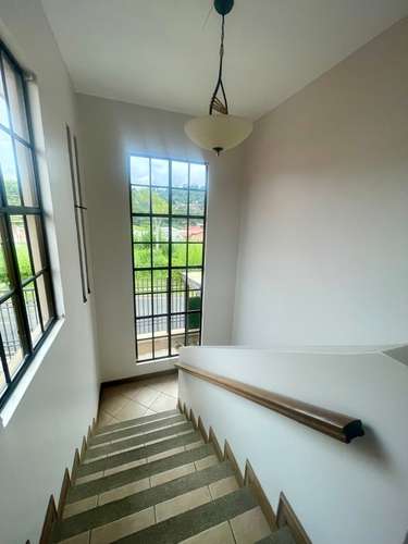 Preciosa casa en condominio pequeño en La Itaba  - Imagen 9