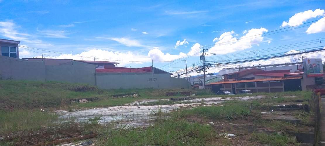 Lote esquinero con uso de suelo mixto, San Pablo de Heredia 1,122 mtrs2