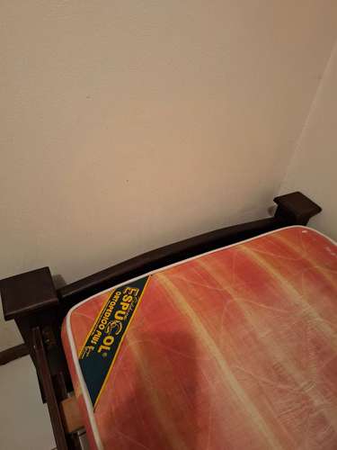 Cama de pino y hierro forjado  - Imagen 3