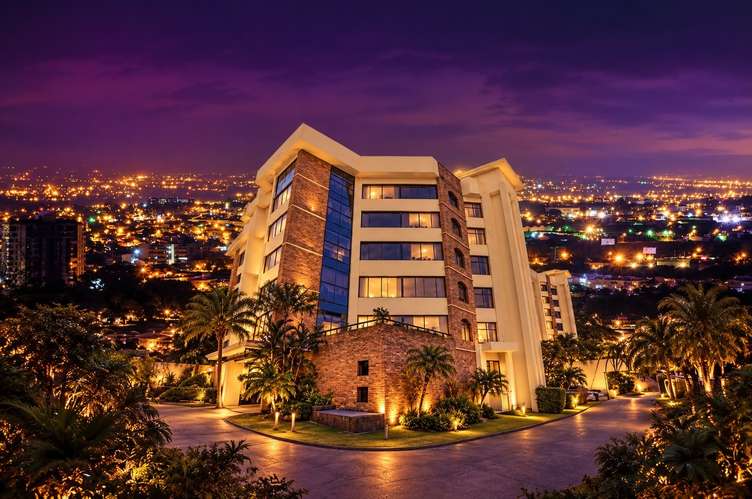 Alquiler Condo Lujo 230m² con Vista Panorámica | 3 Habs + Walk-in Closet + AC + 2 Parque | Bella Vista del Oeste, Escazú - Imagen 8