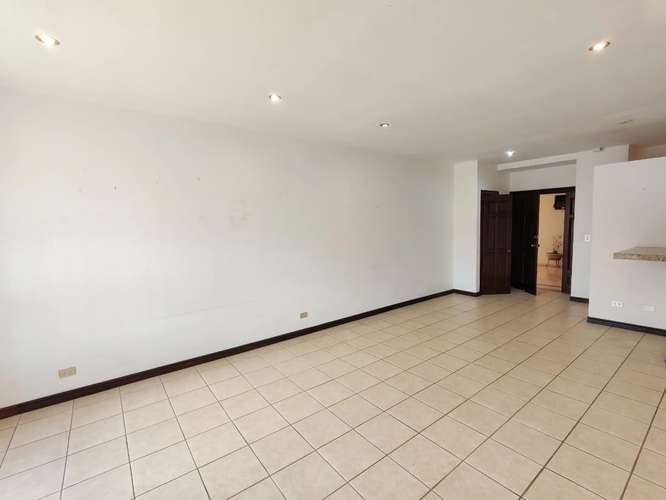 Se vende apartamento de 1 planta en San Rafael de Escazú. - Imagen 3