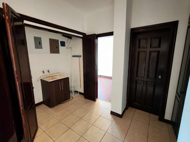 Se vende apartamento de 1 planta en San Rafael de Escazú. - Imagen 6