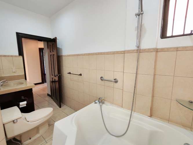 Se vende apartamento de 1 planta en San Rafael de Escazú. - Imagen 14