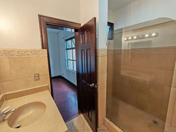 Se vende apartamento de 1 planta en San Rafael de Escazú. - Imagen 10