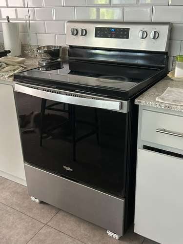  Cocina eléctrica Whirlpool de vitrocerámica - horno de convección – Acero inoxidable  Modelo: WFE535S0LZ2