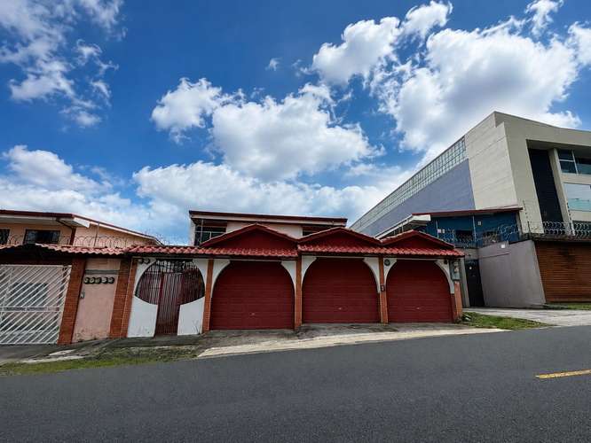 Venta de propiedad en San Pedro. 2 casas y 2 Apartamentos a tan solo 200m de la UCR - Imagen 3