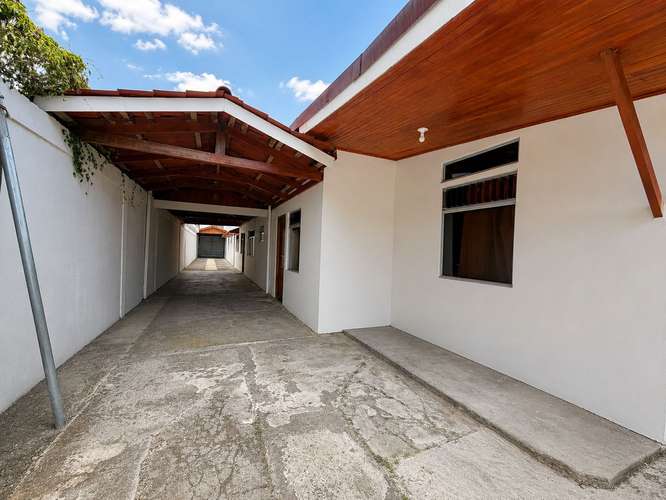 Venta de propiedad en San Pedro. 2 casas y 2 Apartamentos a tan solo 200m de la UCR - Imagen 4