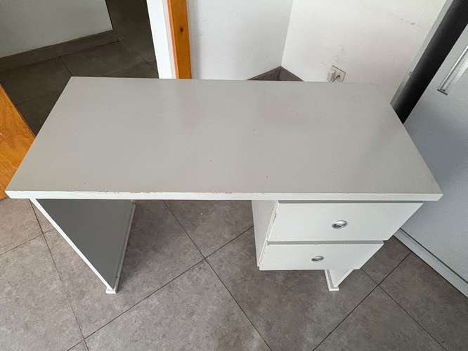 Escritorio moderno en madera