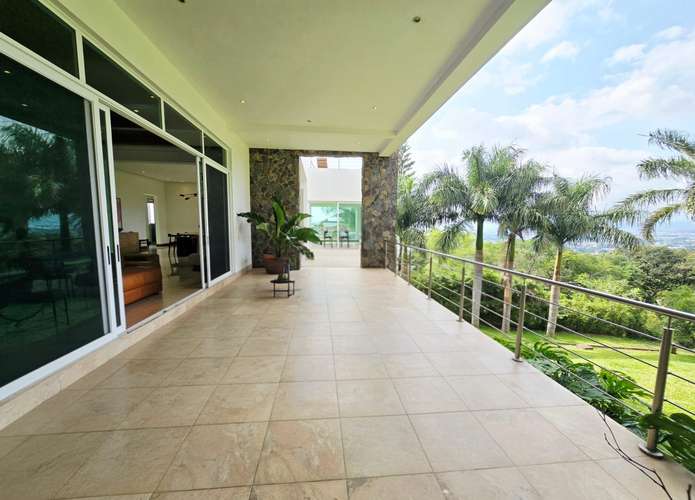 VENTA DE RESIDENCIA DE LUJO EN VILLA REAL | US$1.800.000 - Imagen 3
