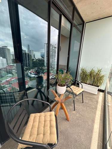 Apartamento con Doble A/C, FULL Amueblado, Balcón y Parqueo techado - Imagen 8