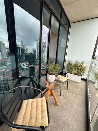 Apartamento con Doble A/C, FULL Amueblado, Balcón y Parqueo techado - Imagen 7