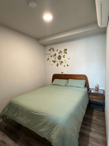 Apartamento con Doble A/C, FULL Amueblado, Balcón y Parqueo techado - Imagen 6