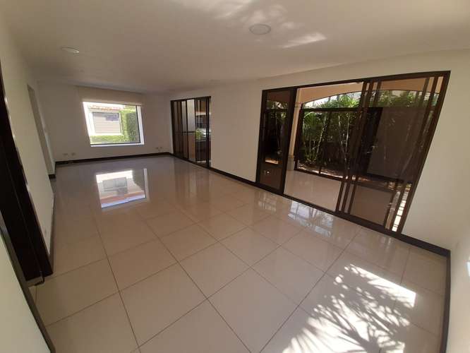  Venta de casa grande en condominio exclusivo # 268A  - Imagen 4