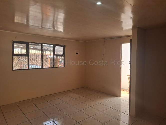 Venta de Casa de 1 Piso en Hatillo 2 con 4 Habitaciones #27-777 GS