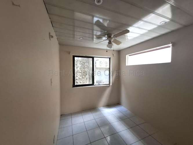 Venta de Casa de 1 Piso en Hatillo 2 con 4 Habitaciones #27-777 GS
