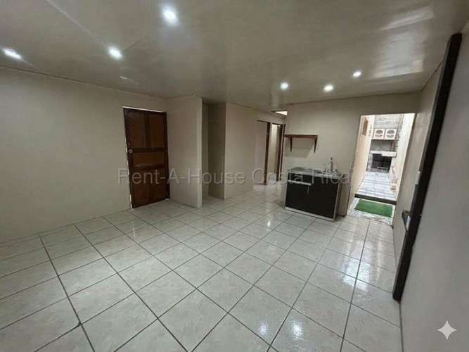Venta de Casa de 1 Piso en Hatillo 2 con 4 Habitaciones #27-777 GS