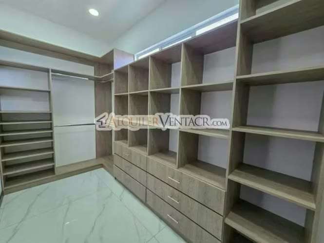 CONDO AMUEBLADO DE 305 M2 CON 546 M2 DE LOTE EN GUACHIPELIN ESCAZU - Imagen 13