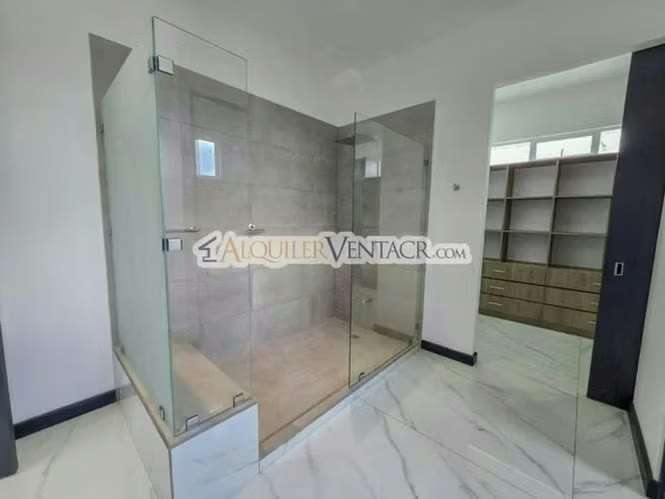 CONDO AMUEBLADO DE 305 M2 CON 546 M2 DE LOTE EN GUACHIPELIN ESCAZU - Imagen 14