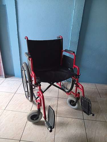 Silla de Ruedas Manual Plegable Drive Medical – Como Nueva