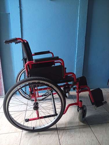 Silla de Ruedas Manual Plegable Drive Medical – Como Nueva