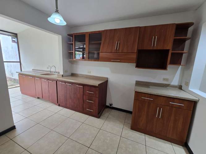VENTA DE HERMOSA CASA EN MERCEDES NORTE, HEREDIA - Imagen 7