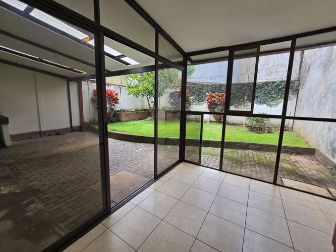 VENTA DE HERMOSA CASA EN MERCEDES NORTE, HEREDIA - Imagen 11