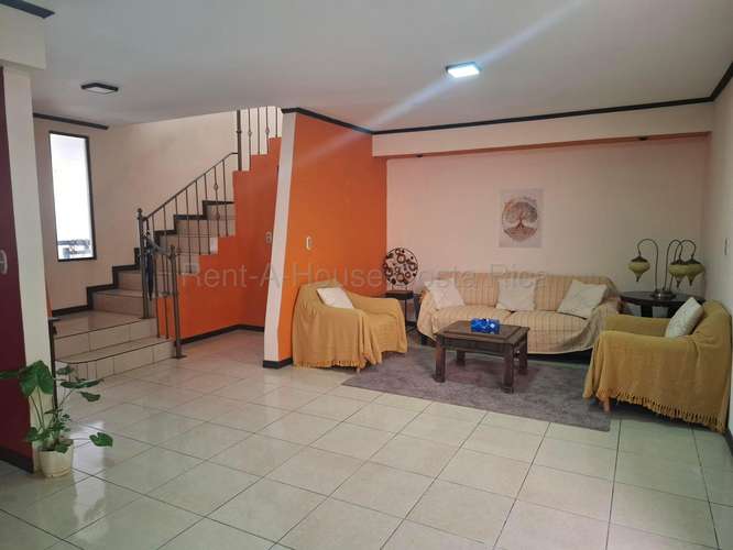 Venta de Casa en Mata de Plátano, Guadalupe, con Terraza y 2 Parqueos #27-482 GS - Imagen 2