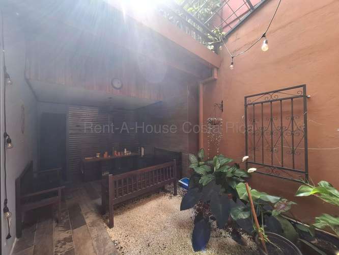 Venta de Casa en Mata de Plátano, Guadalupe, con Terraza y 2 Parqueos #27-482 GS - Imagen 4