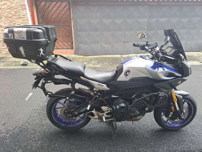Fj 09 2016, unico dueño, con set de 3 maletas swmotech-givi, halogenos, protección de motor y otros accesorios. Negociable!
