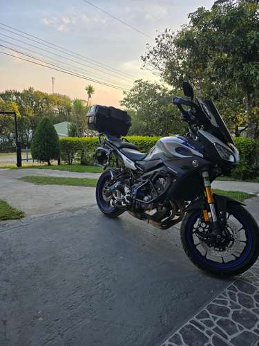 Fj 09 2016, unico dueño, con set de 3 maletas swmotech-givi, halogenos, protección de motor y otros accesorios. Negociable!