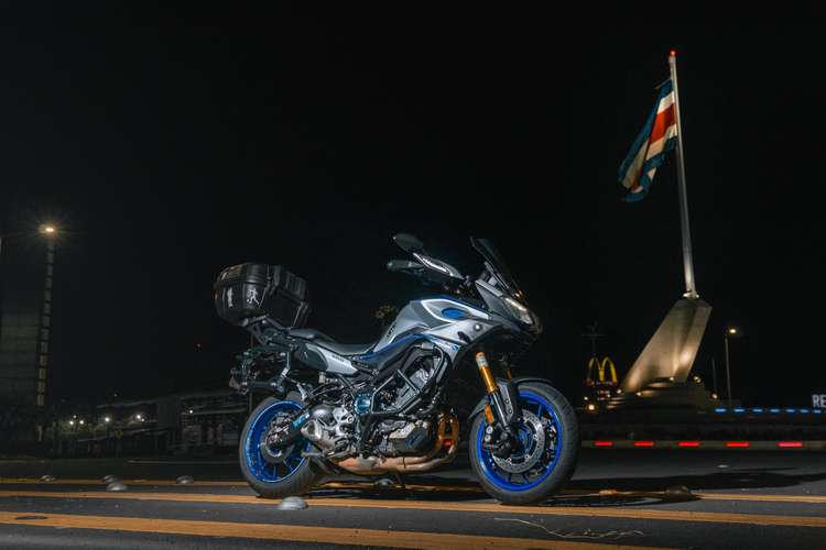 Fj 09 2016, unico dueño, con set de 3 maletas swmotech-givi, halogenos, protección de motor y otros accesorios. Negociable!