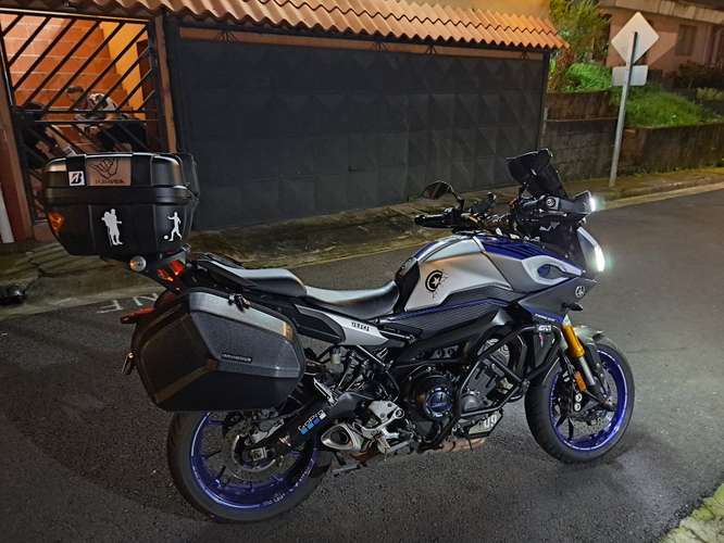 Fj 09 2016, unico dueño, con set de 3 maletas swmotech-givi, halogenos, protección de motor y otros accesorios. Negociable!