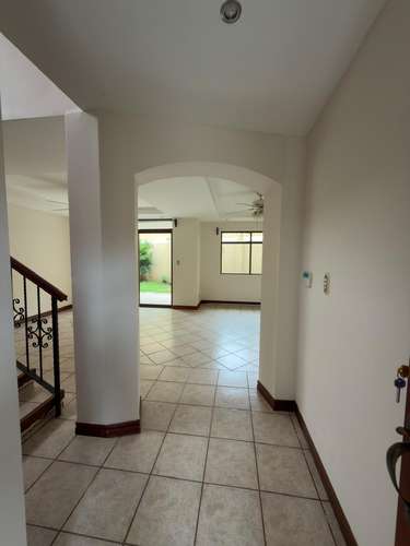  Casa en Alquiler en Santo Domingo de Heredia - Preciosa casa - Imagen 2