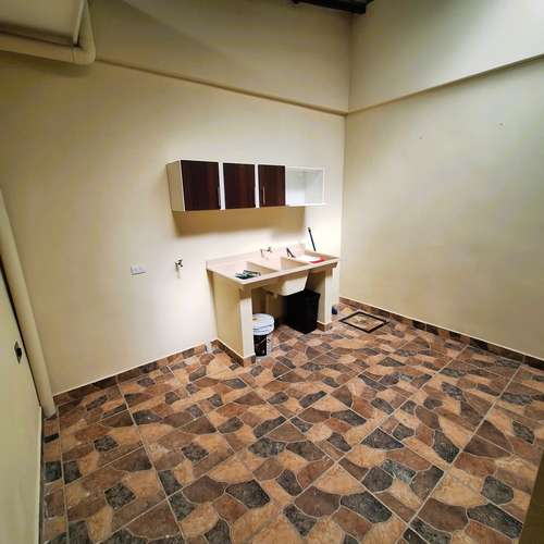 Alquiler de casa esquinera de una planta, Pavas  (100% remodelada) - Imagen 11