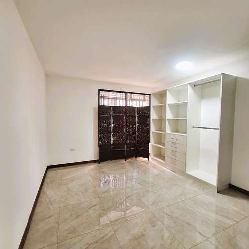 Alquiler de casa esquinera de una planta, Pavas  (100% remodelada) - Imagen 5