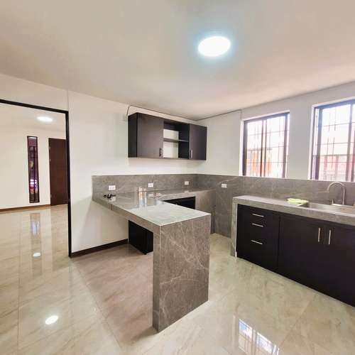 Alquiler de casa esquinera de una planta, Pavas  (100% remodelada) - Imagen 1